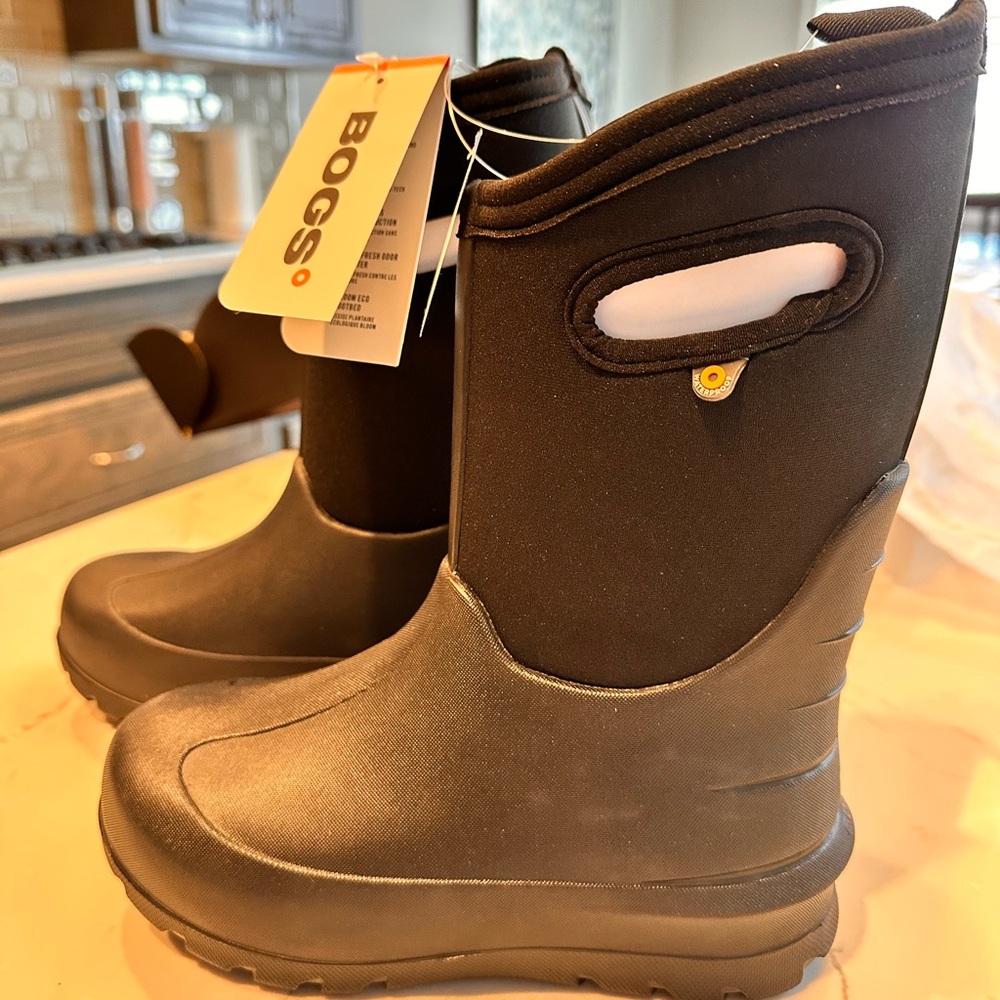 Brand New youth BOGS boots